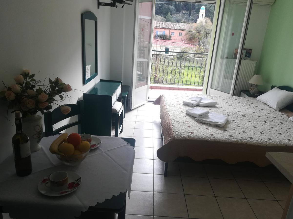 Konstantinos Apartments Agia Efimia Bagian luar foto