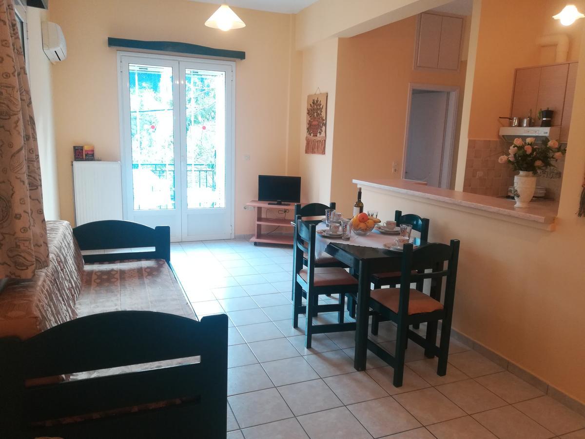 Konstantinos Apartments Agia Efimia Bagian luar foto