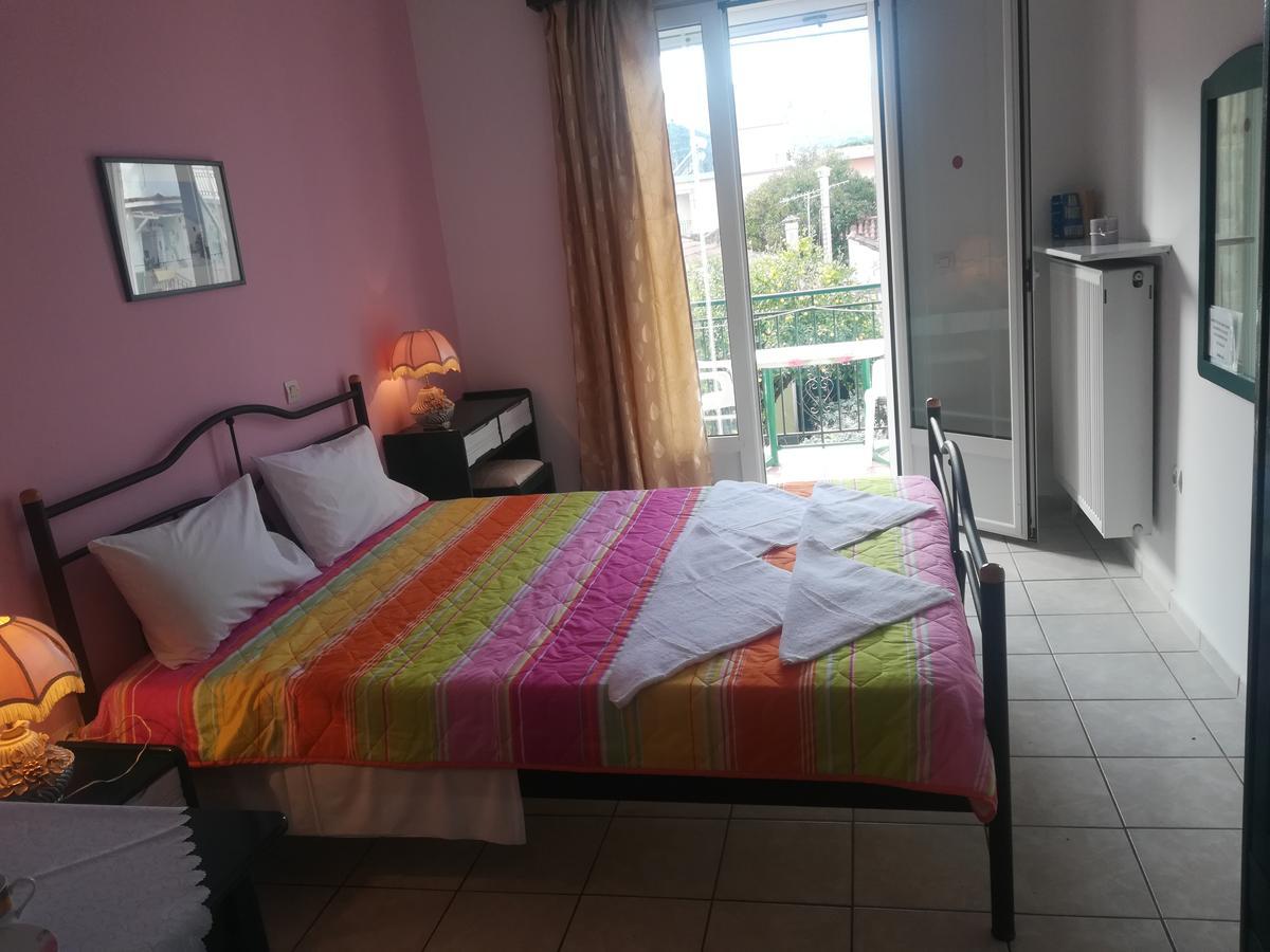 Konstantinos Apartments Agia Efimia Bagian luar foto